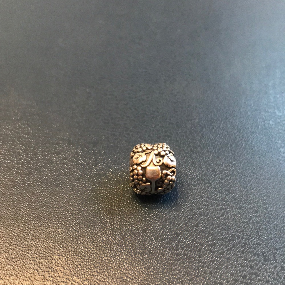 Pandora Vino Charm